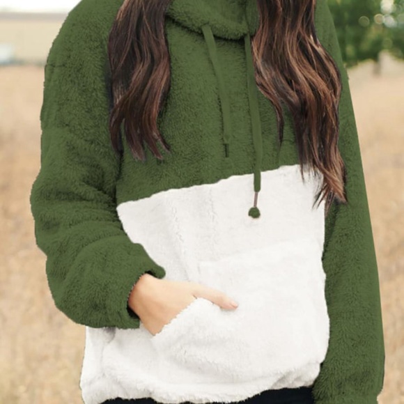 NWOT Colorblock Fuzzy Sweatshirt with Pockets(210515) - Picture 3 of 7